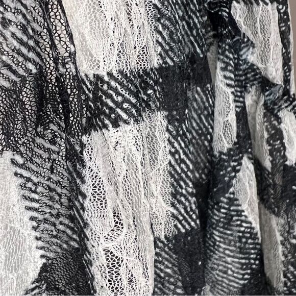 Anthropologie Akemi + Kin Blouse. Black and White Lace. Sz M. Great Condition! - Picture 3 of 13